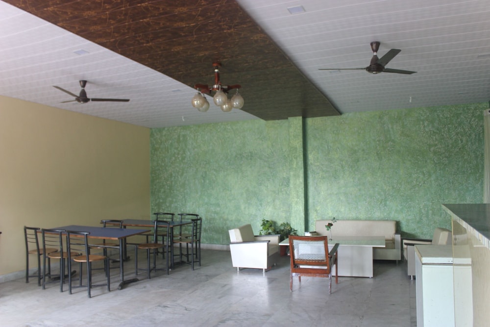 Cottage Club Inn