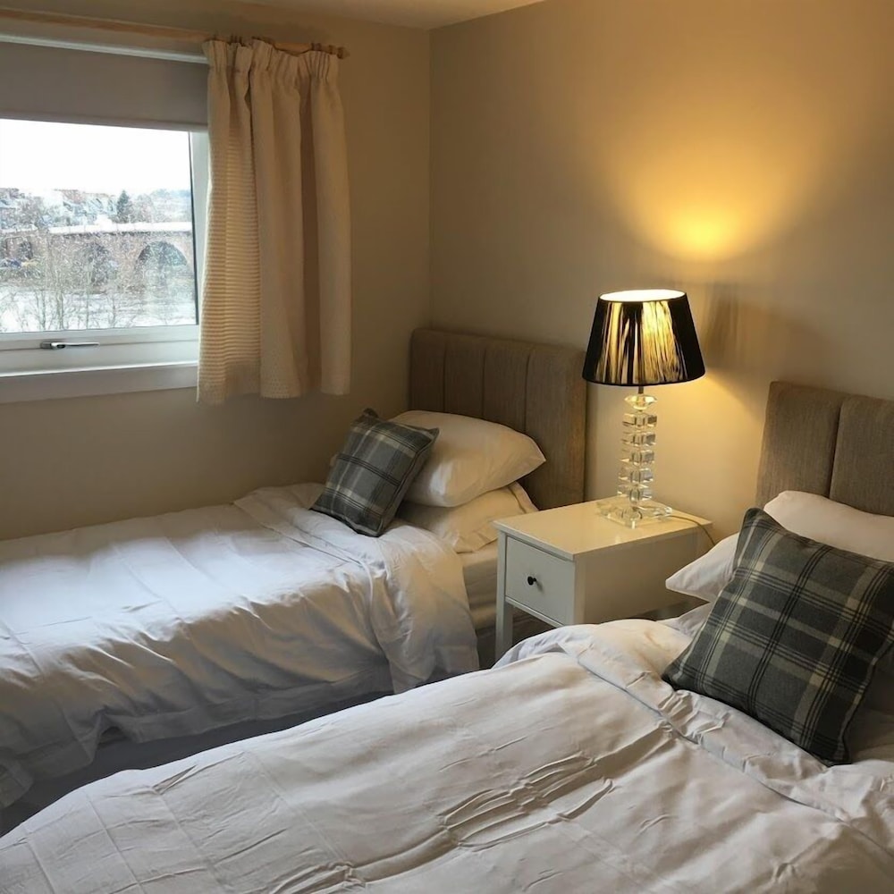 Tay Pearls - Tay Chambers Apartment view 2
