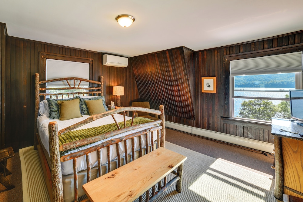Hatch's Landing: Lake Ostego Home