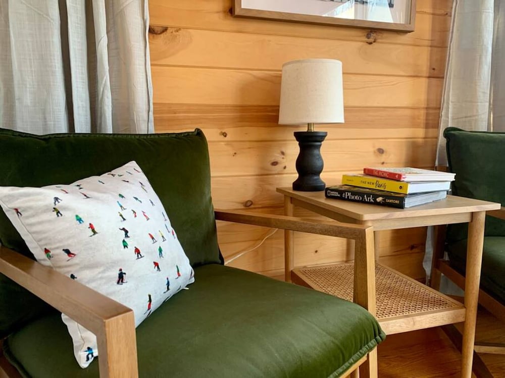 Back House Twin Cabin Ii-hot Tub Fireplace Hiking Retreat