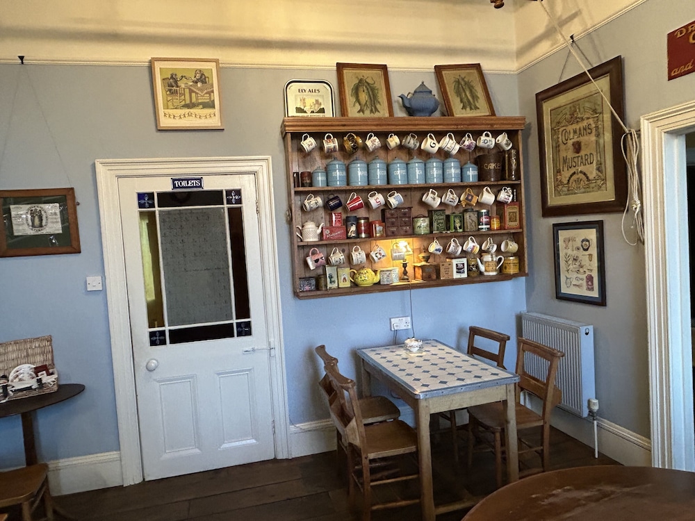 Peacocks Tearoom and Fine B&B