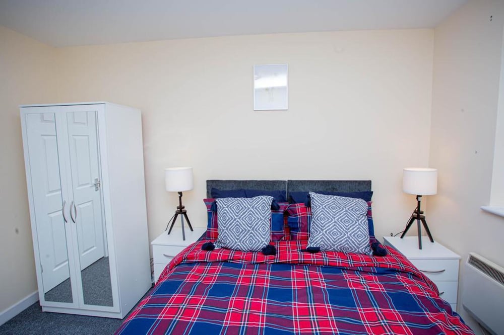 Beautiful two Bedrooms Ensuite Apartment view 5