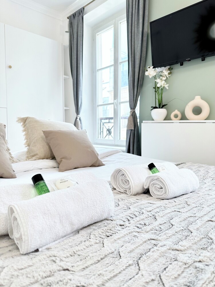 1586 Hauteville