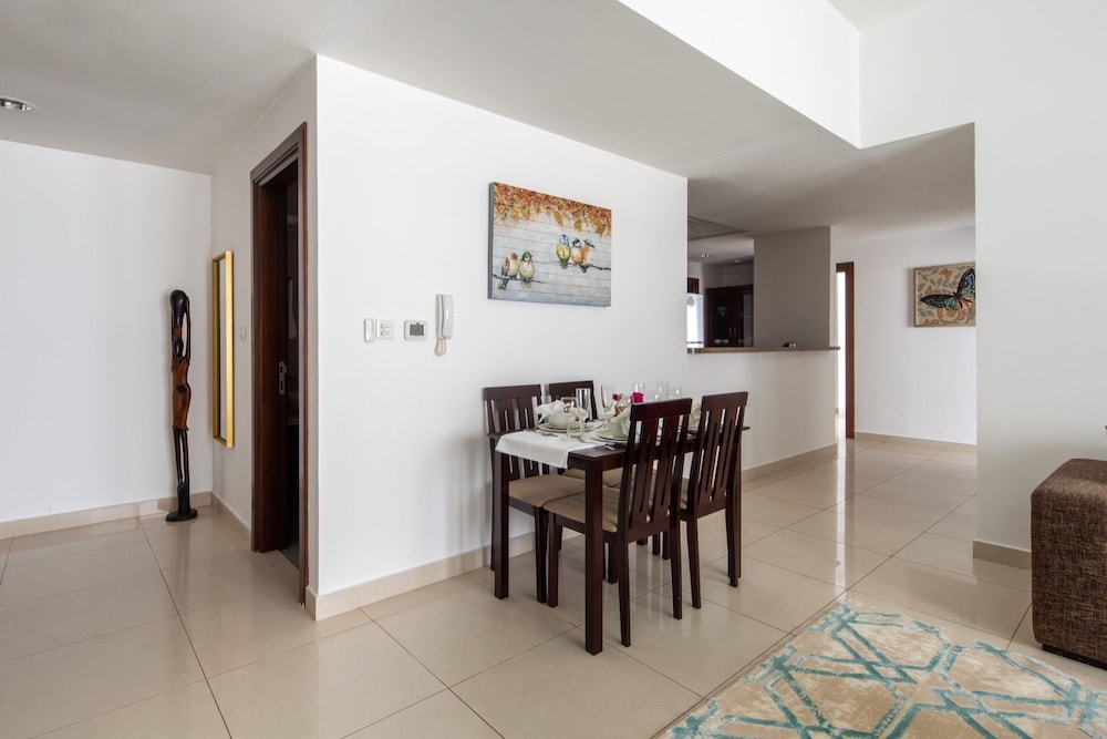 Stylish 2BR Apartment In Business Bay