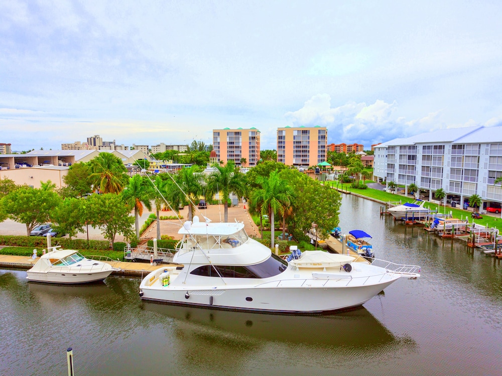 Santa Maria 208 by Distinctive Beach Rentals