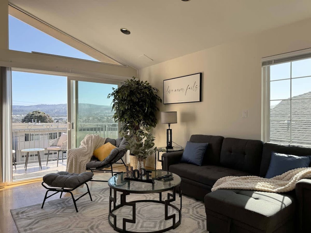 South SF Spacious Entire Unit With 3brs 3bth on 2F
