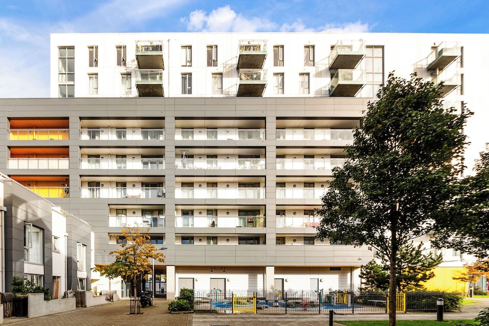 Luxury 2 bed 2 Bath Apartment in Canary Wharf