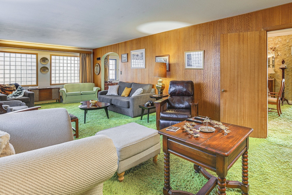 Half-mi to Atwood Lake: Spacious Home!