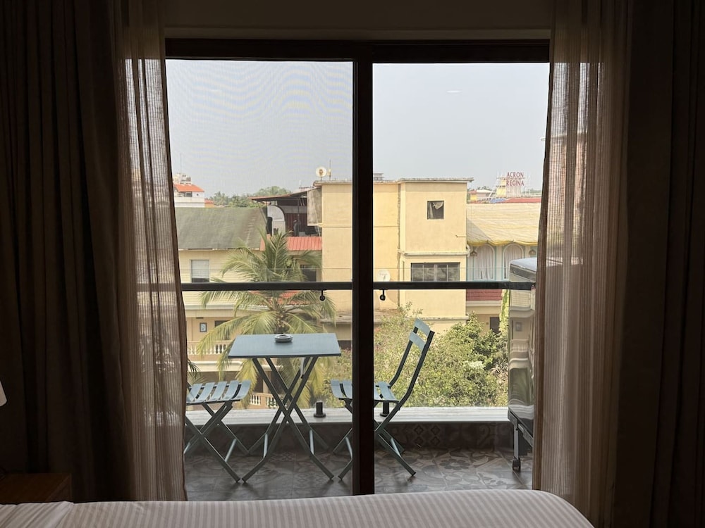 Stylish 1BR With Pool 5 Mins to Candolim Beach