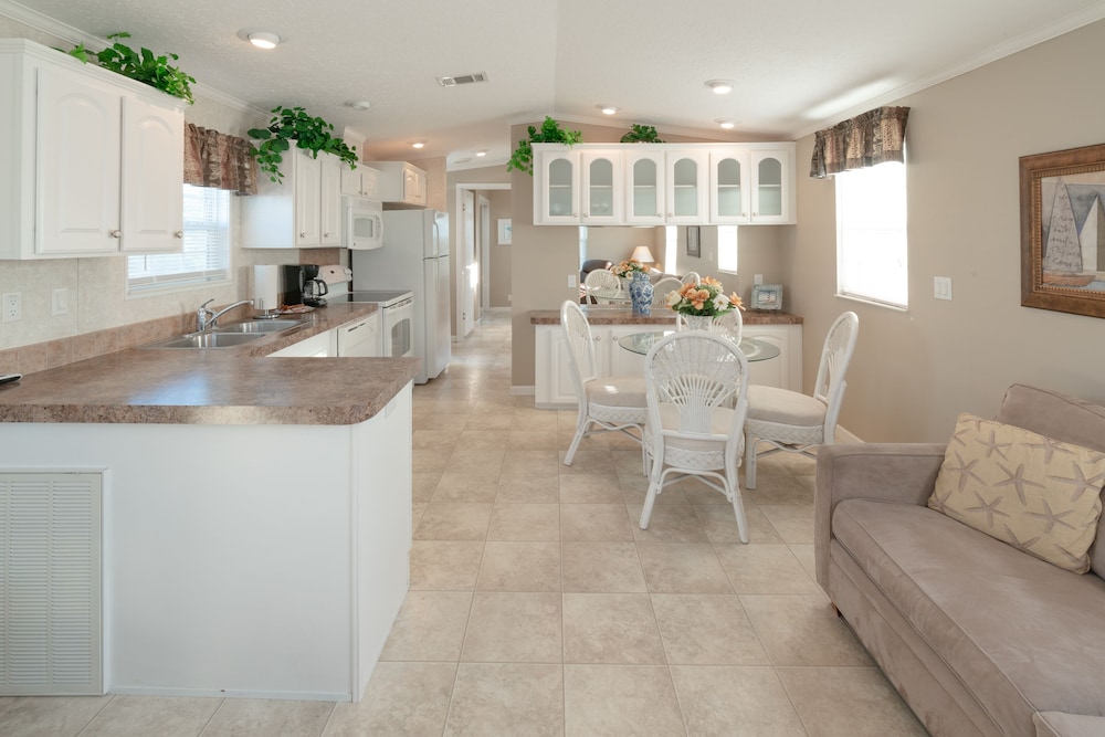 Sebring Vacations - Buttonwood Bay RV Resort - Property Image 26
