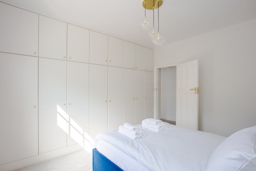 Modern & Spacious 2 Bedroom Flat Near Clapham Common