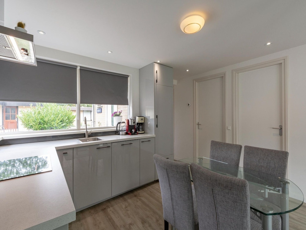 Bungalow in Sint Maartenszee Near Beach