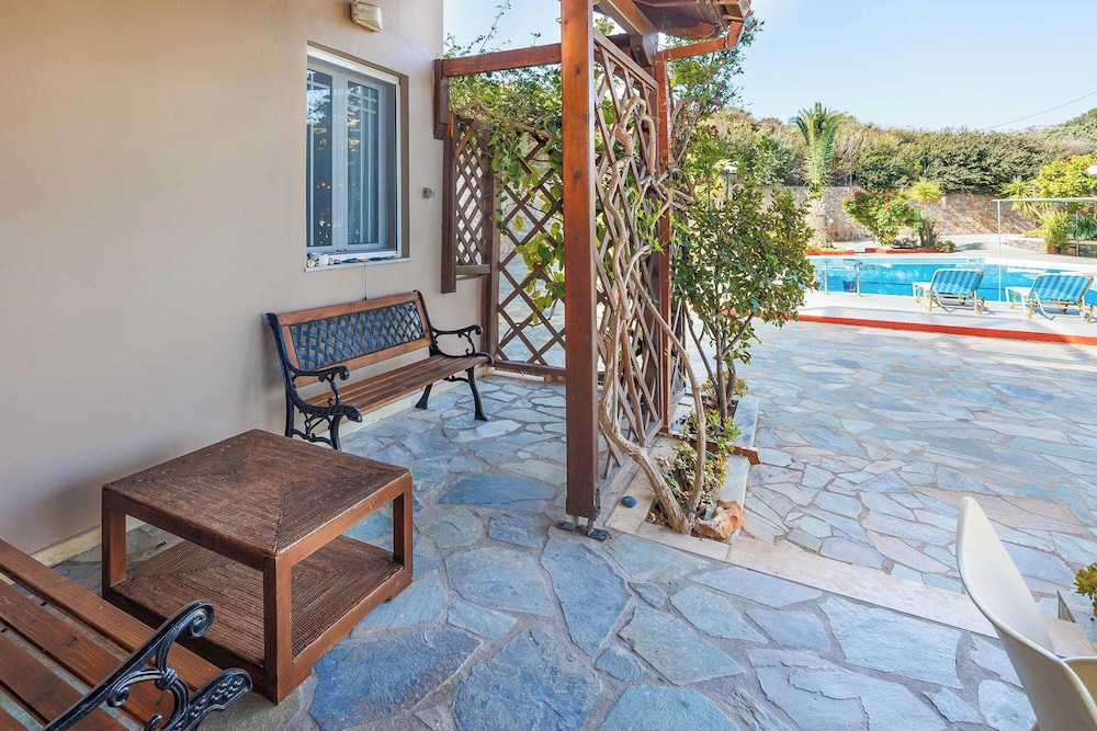 Villa Apollo Pelagia