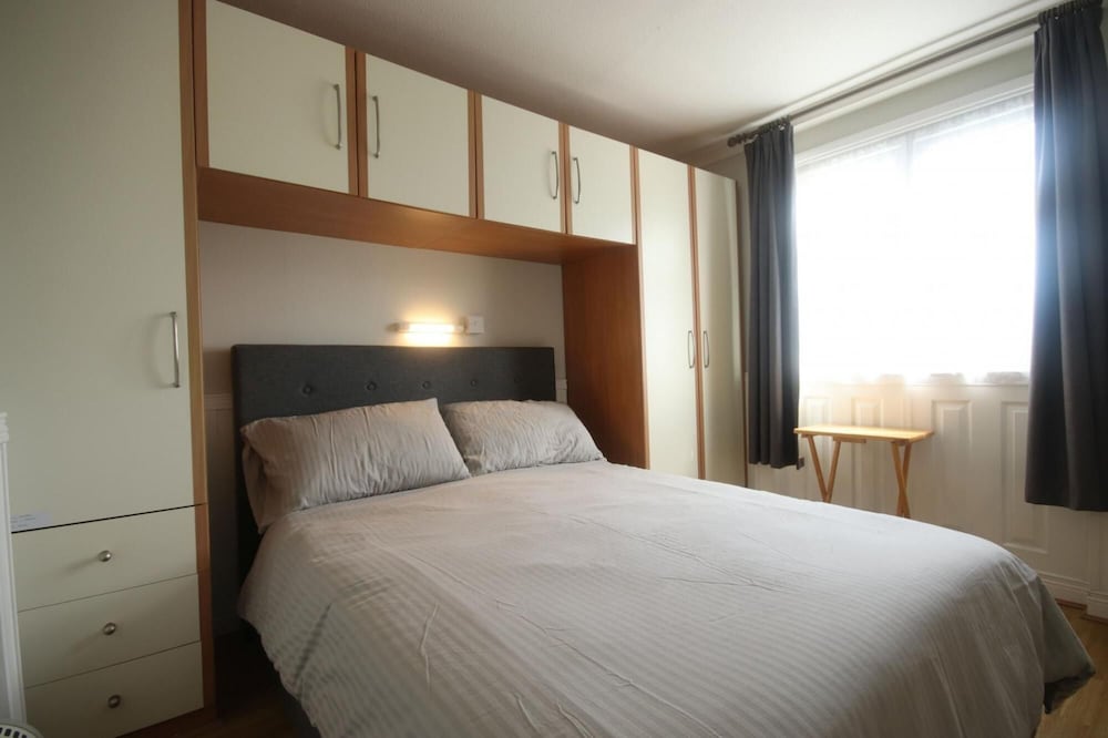 7A Medmerry Park 2 Bedroom Chalet view 5