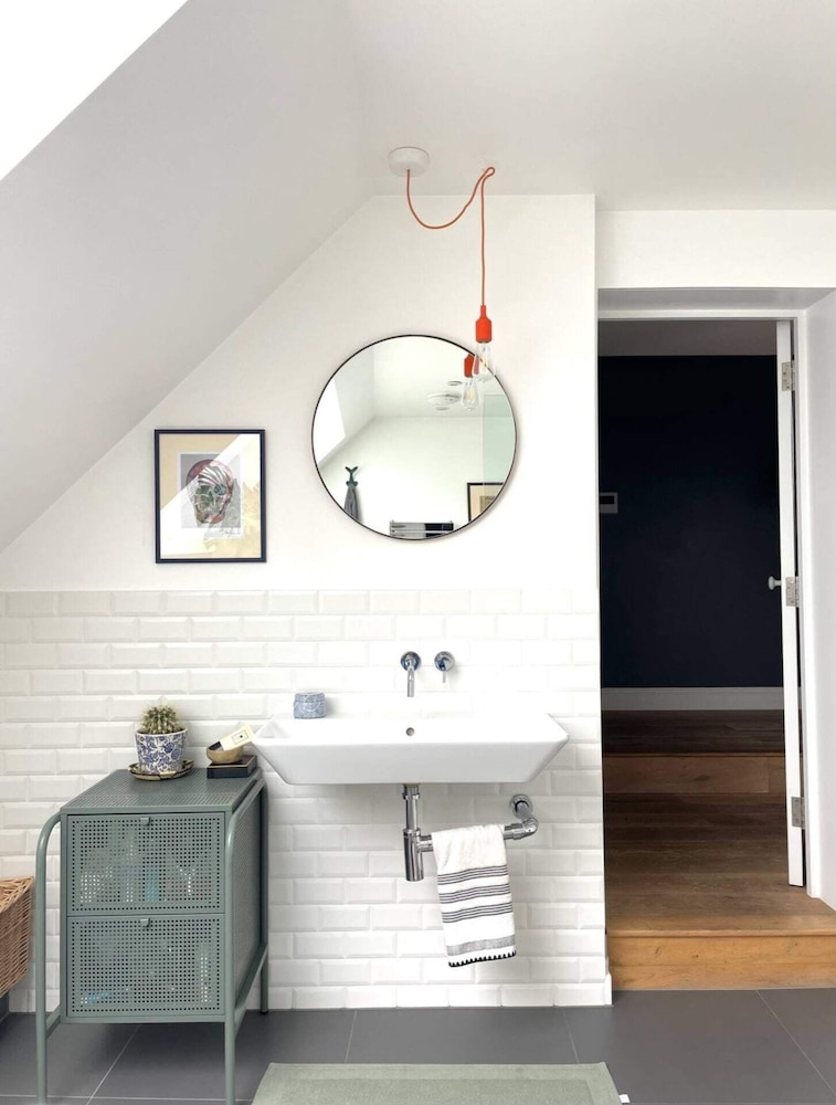 Unique 2 Bedroom Penthouse Apartment in Kensal Rise