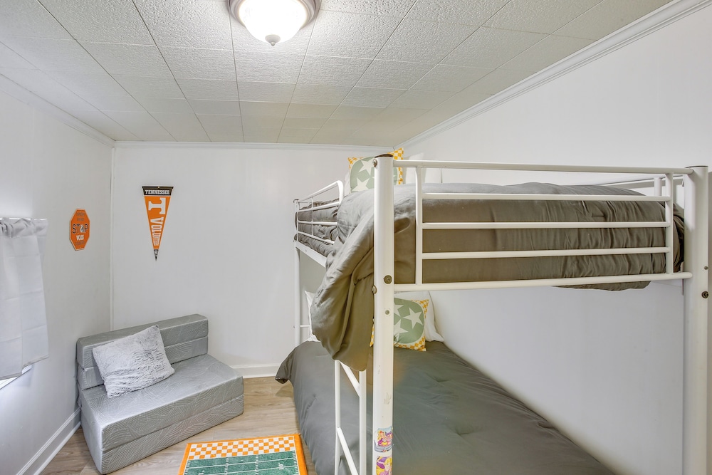 Home 9 Mi to Dtwn Springfield w/ Porch & Yard!