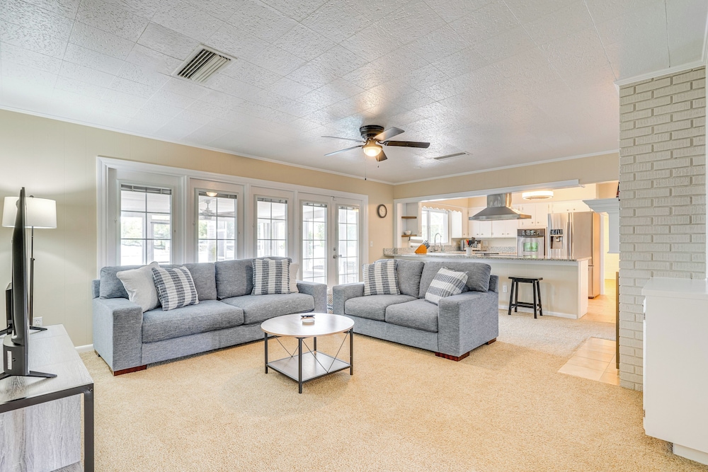 6 Mi to Legoland: Retreat w/ Pool & Fenced Yard