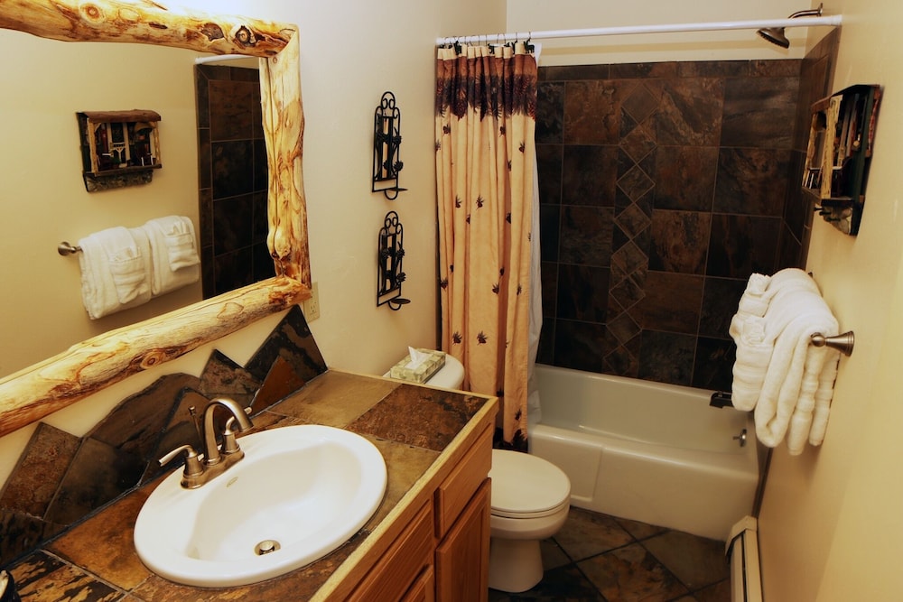 King Bed Condo With Personal Hot Tub On Deck With River View 1 Bedroom Condo - Property Image 8