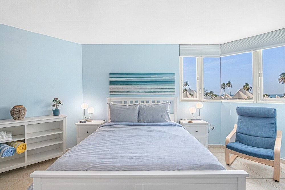 Ocean View Penthouse With Pool, Beachfront Complex 2 Bedroom Apts by Redawning view 2