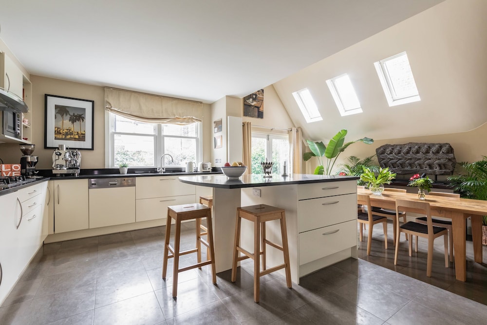 Poplar Grove II by Onefinestay