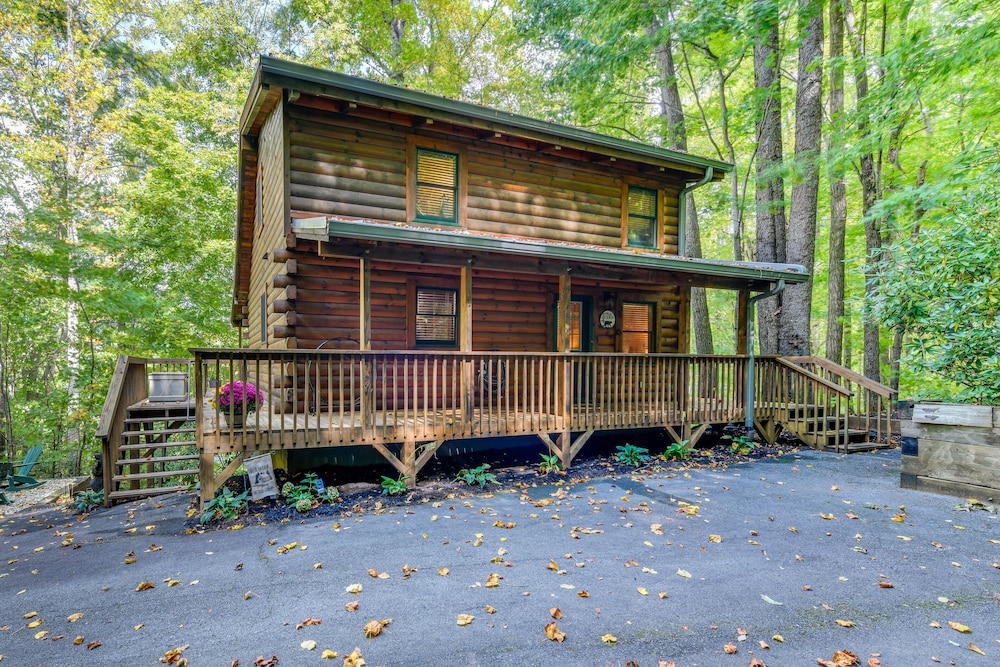 Cozy North Carolina Cabin w/ Hot Tub & Fire Pit! view 5