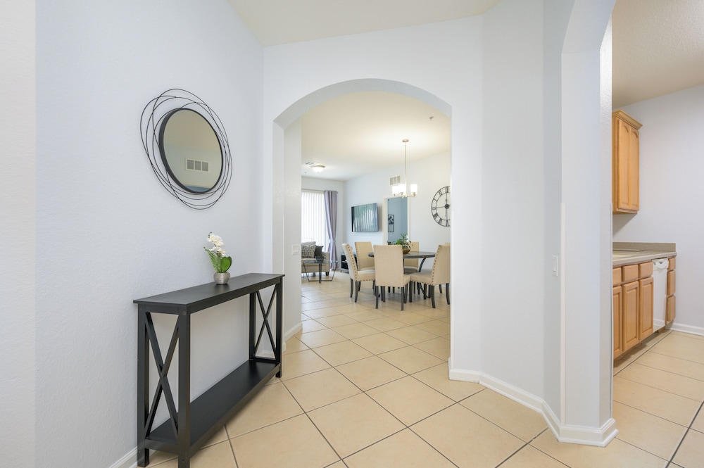 New Listing Beautiful Condo, Vista Cay - 3017