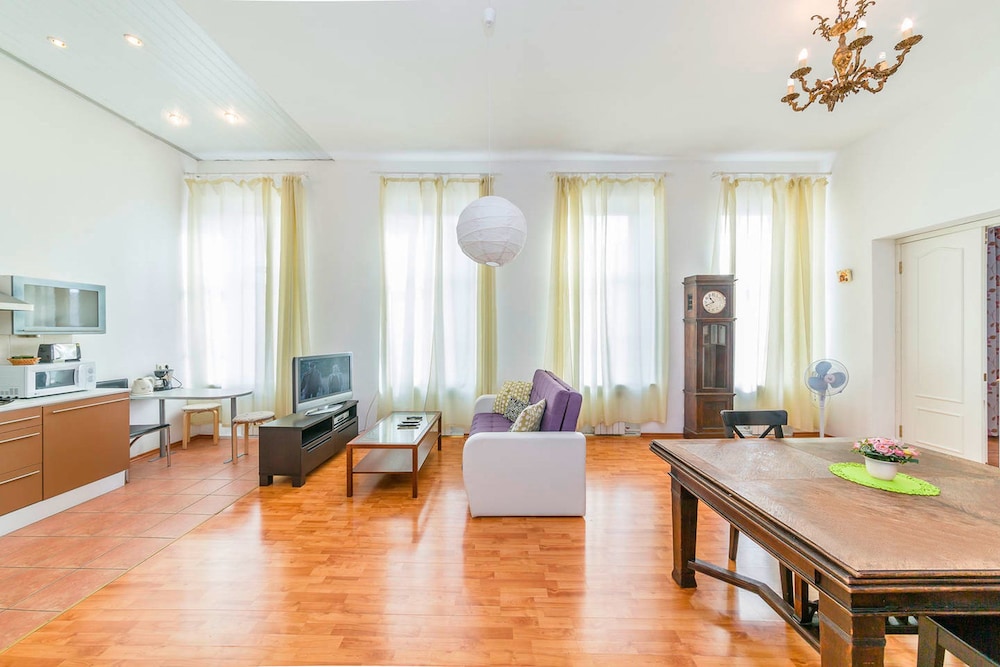 Feelathome Apartments on Millionnaya