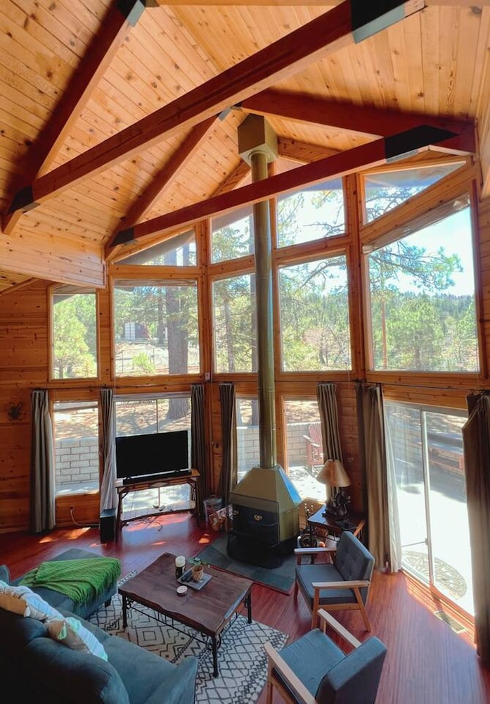 Discover Serenity Cozy Cabin With Mountain Views