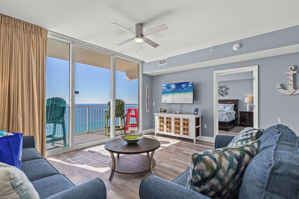 Tidewater Escape: 1br/2ba Beachfront Condo, Sleeps 6, Gulf Views & Comfort!
