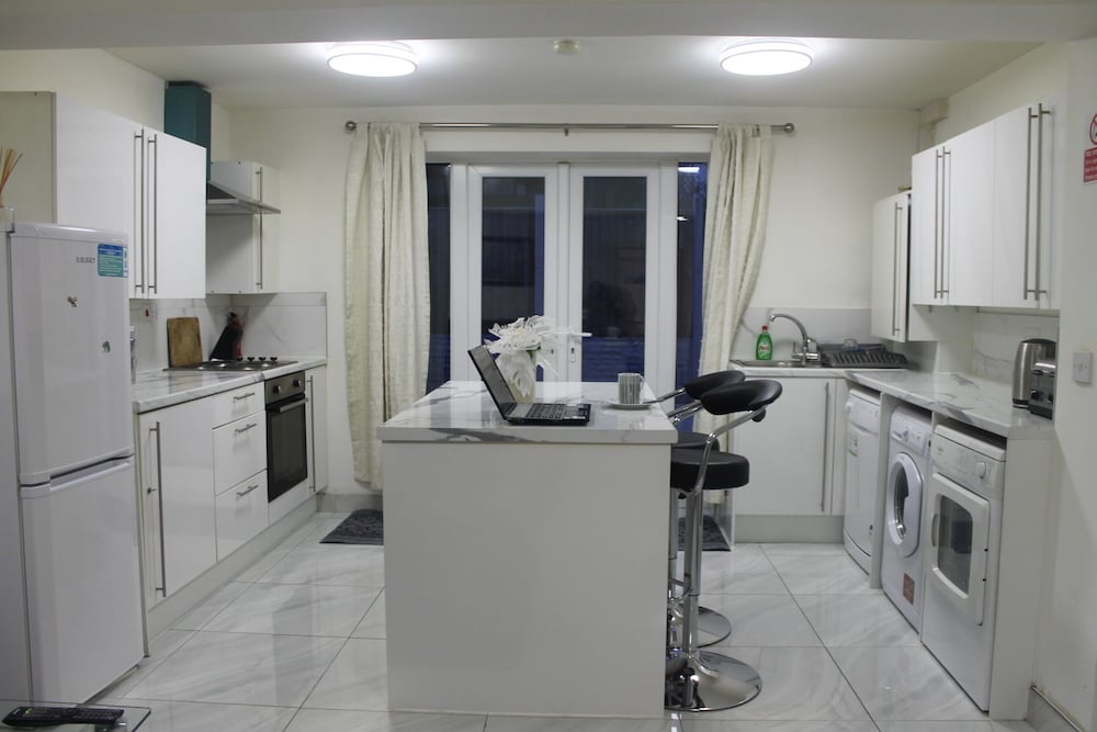 Sidney Place photo 4