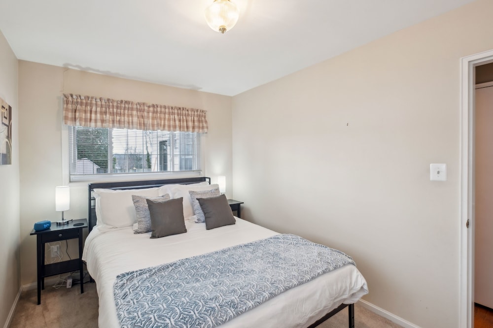 Uline Hospitality 4 Bedroom Home