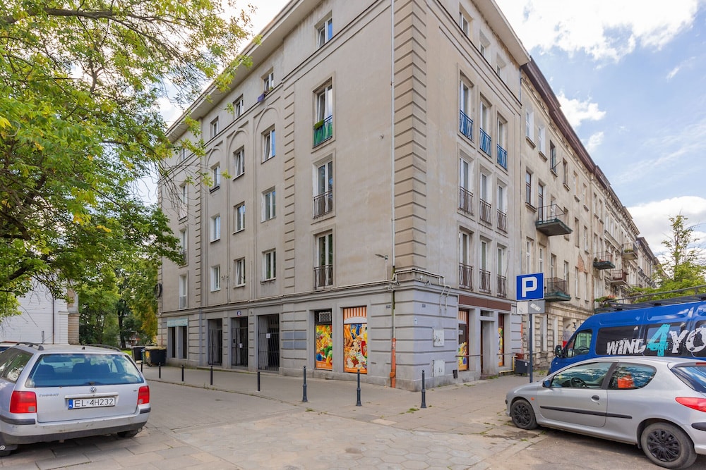 Modern Studio Abramowskiego by Renters view 3