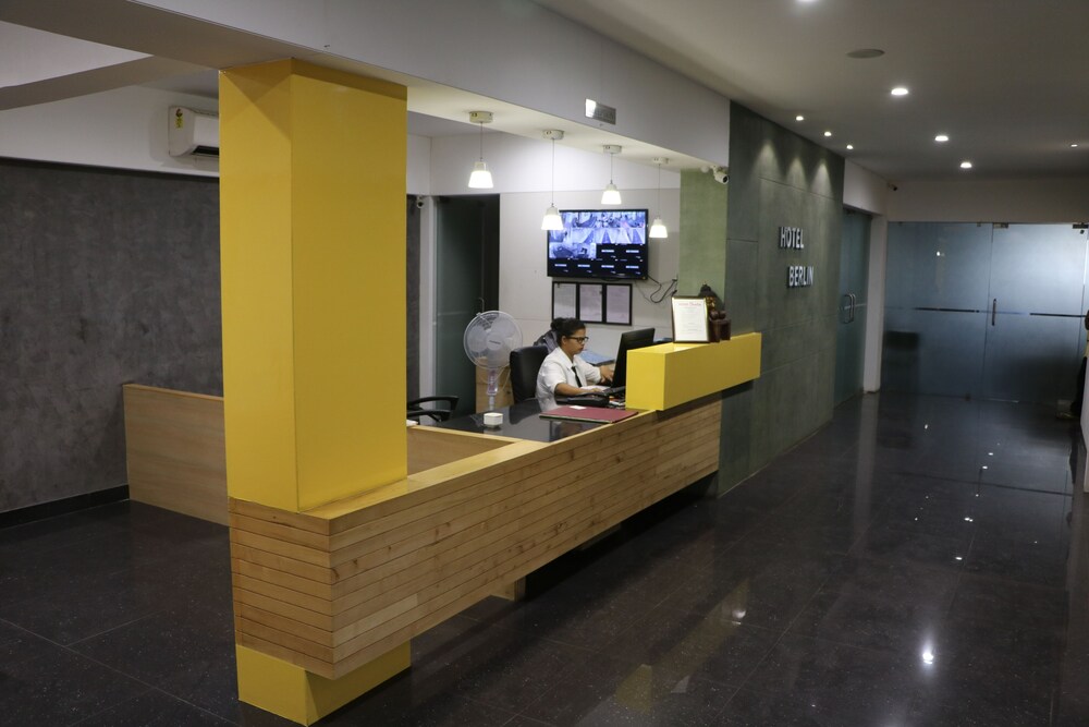 Lobby & Reception