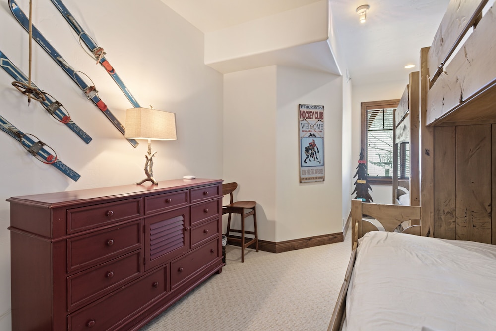 Grand Lodge - Four Bedroom #405 - Ski-in/ski-out 4 Condo