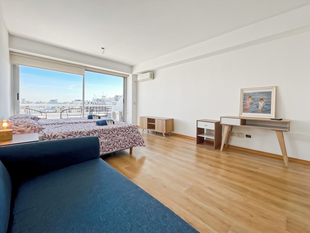 Studio Apartment on 13th Floor With Balcony Terrace