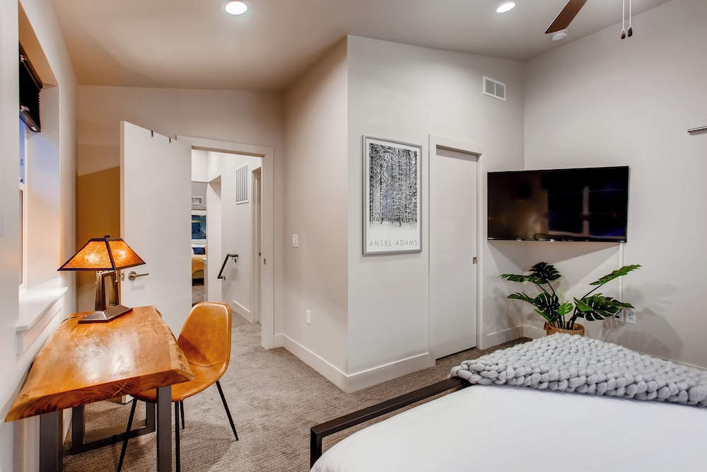 Old Town Group Retreat - New to Brewery District!