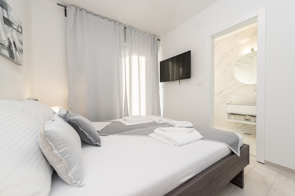 Apartments & Rooms Pool Villas Maris B view 4