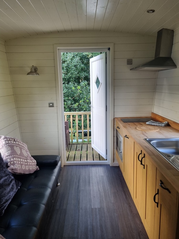 Glamping Hut - Sleeps 2, hot tub & Parking view 2