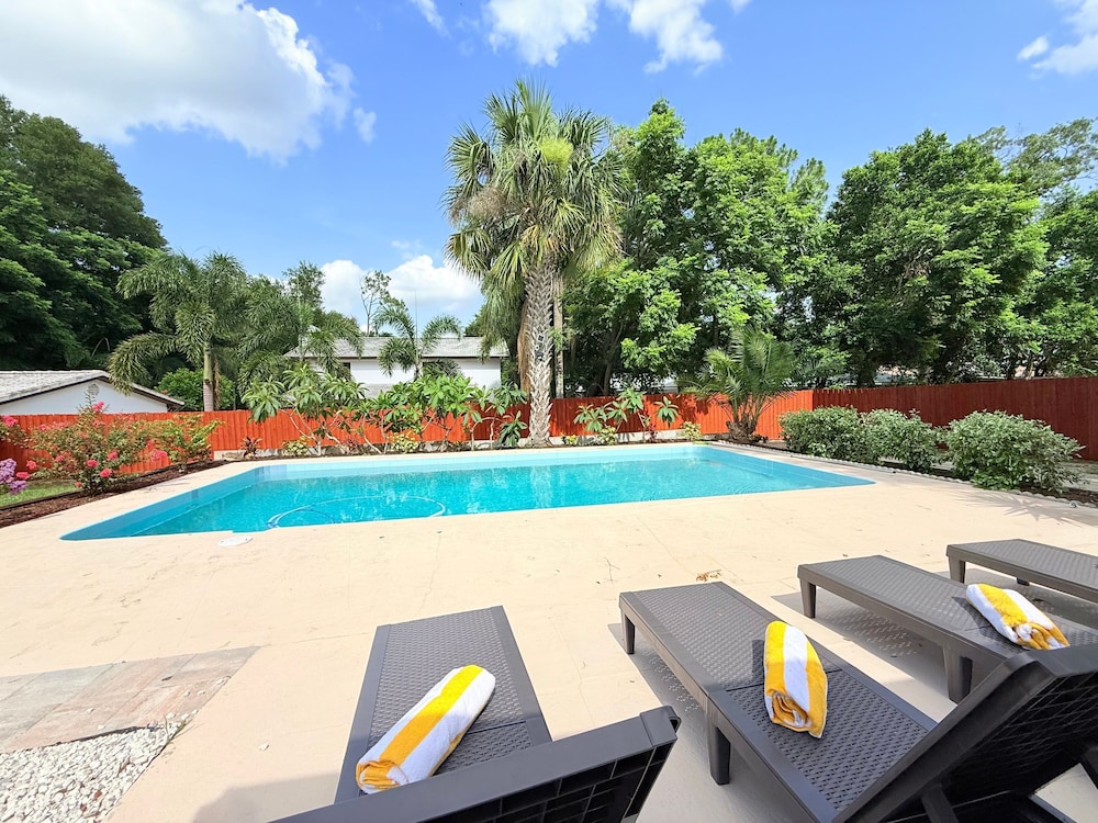 10min to Legoland Pool Billiards King