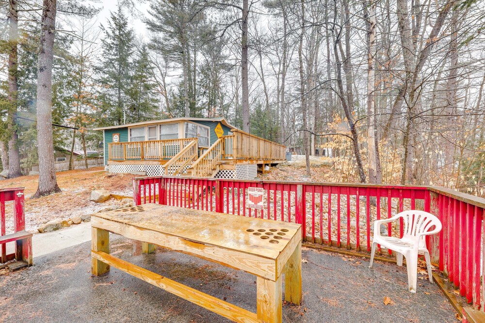 Lovely Maine Cabin w/ Deck, Gas Grill & Fire Pit!