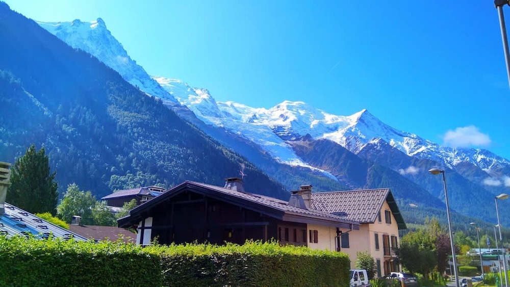 Chalet Racar for 4 People Town Center and Mountain View