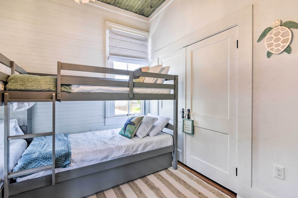 Walk to The Strand: Historic Galveston Home! view 2
