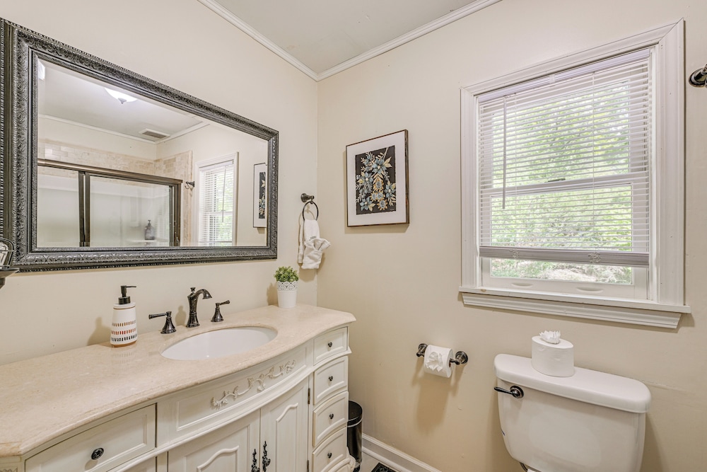 5-story Group Getaway w/ Game Room in Franklin!