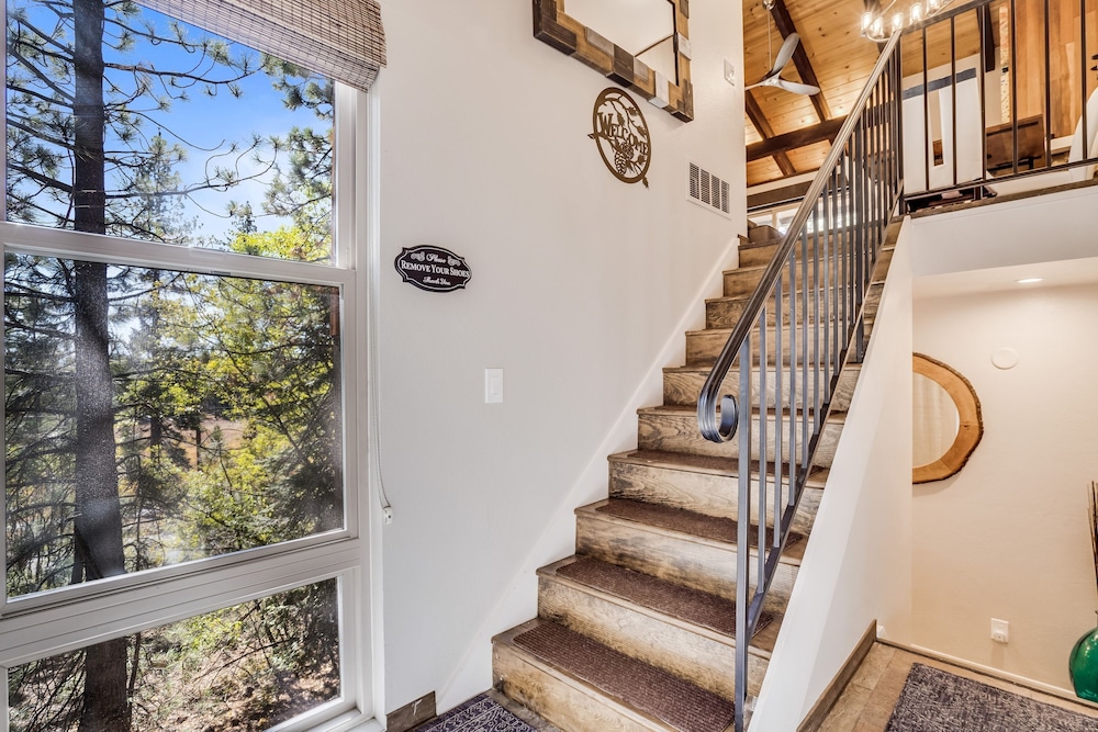 Pinegrove by Avantstay Beautiful Villas Condo Just Outside Tahoe City