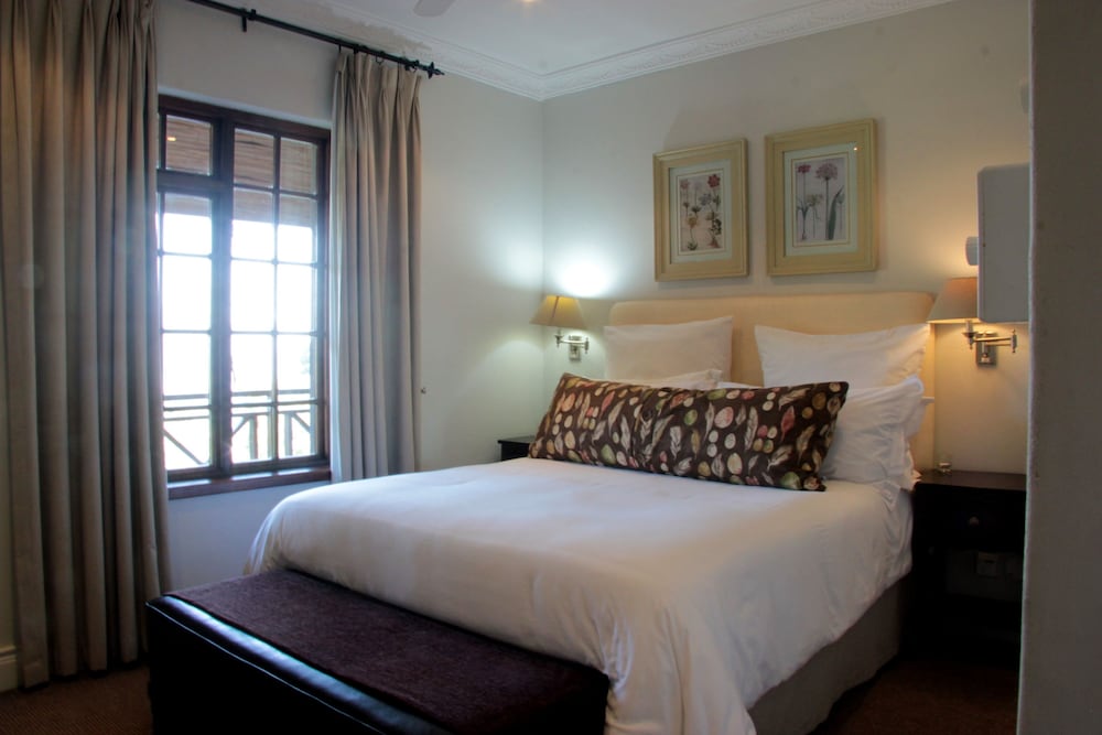 MontMartre Chalets and Guest House