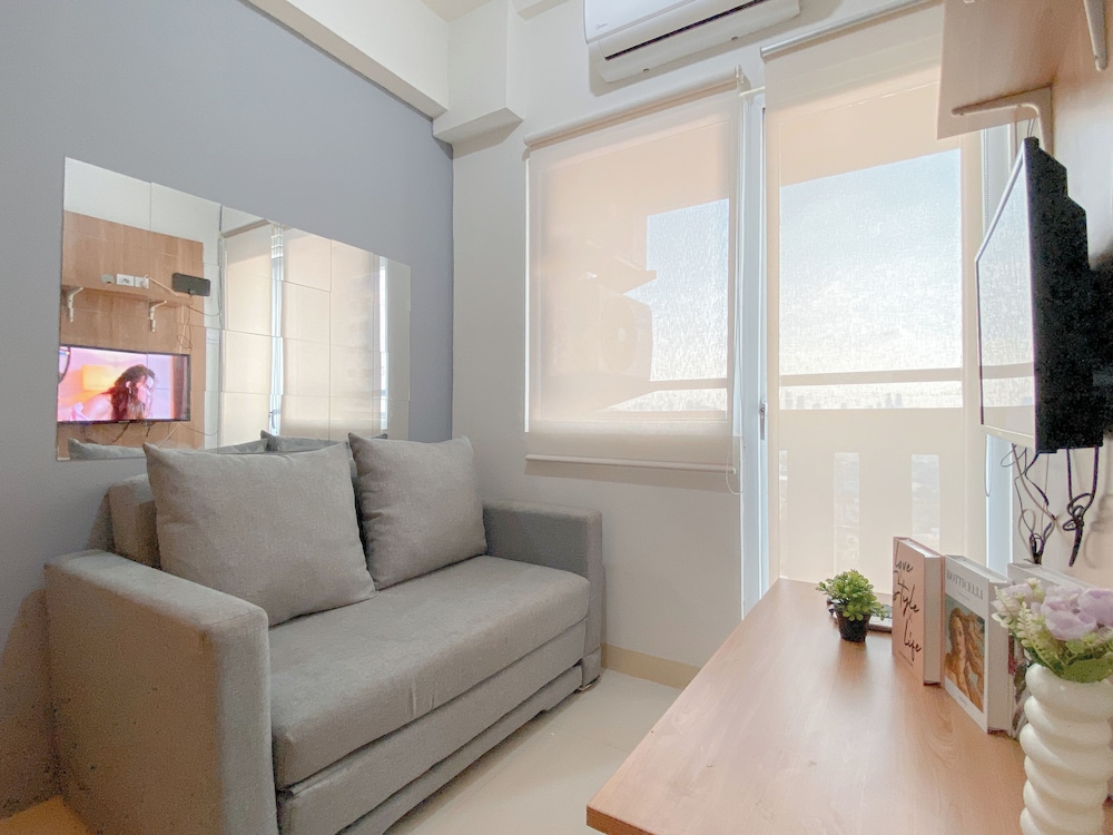 Compact 2Br Apartment Direct Access To Mall At Green Pramuka City