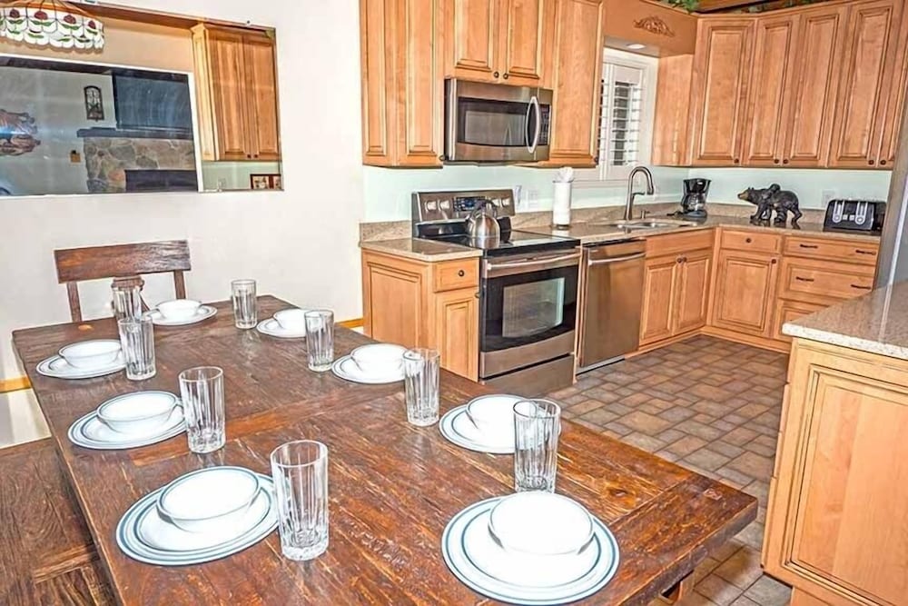 3542 Bobby Grey Circle 3 Bedroom Cabin by RedAwning