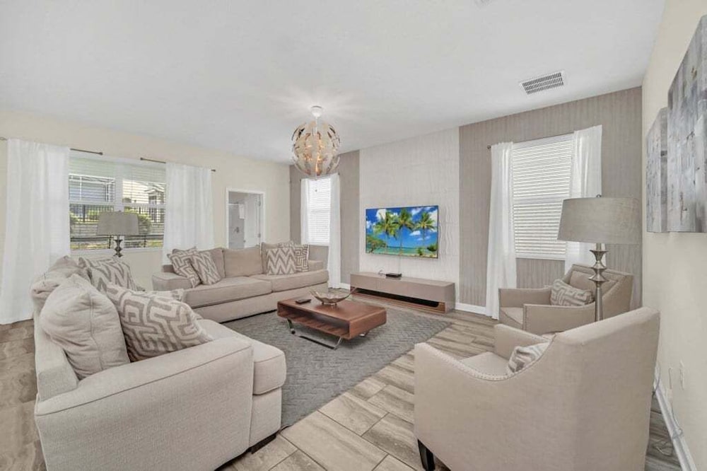 Luxury Pool/spa Home With Lots Of Sunshine! 6 Bedroom Villa
