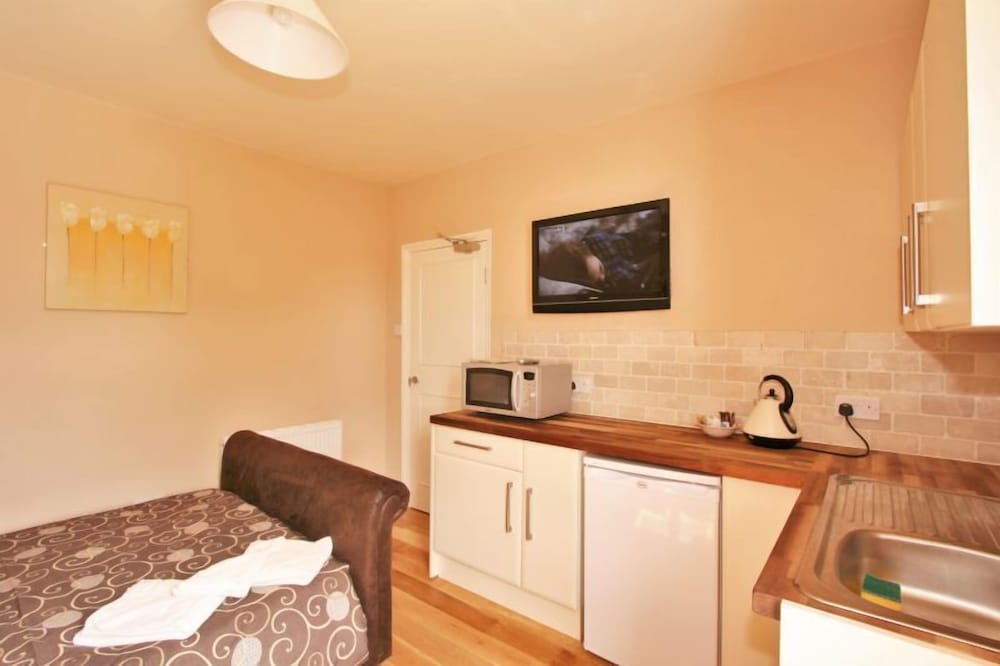 Central Studios Tennyson Road view 4