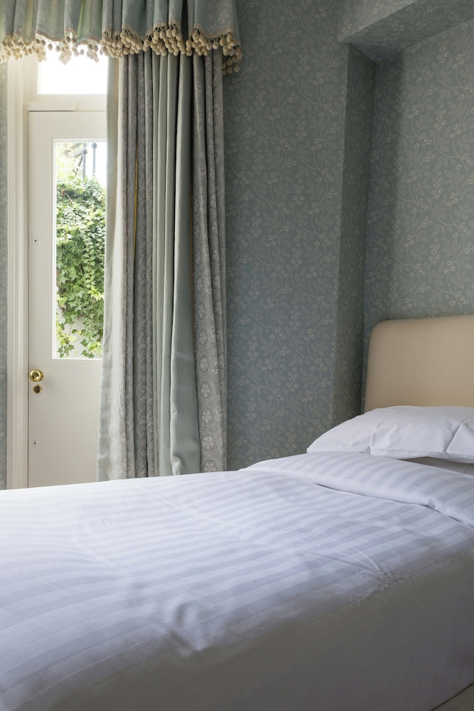 Elm Park Gardens XI by Onefinestay